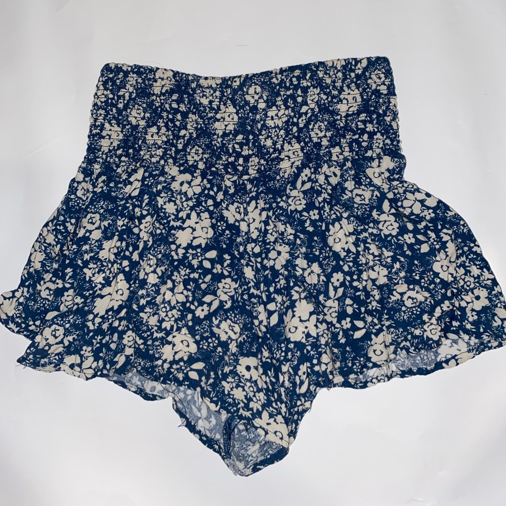 SOHO LADY Size Small Cover Up Shorts Flowy & Blue Floral